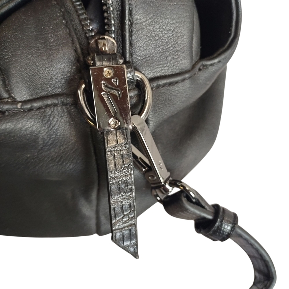 Simply Vera Vera Wang Black PU Shoulder Crossbody Handbag Multi Pockets Dividers - Picture 7 of 11
